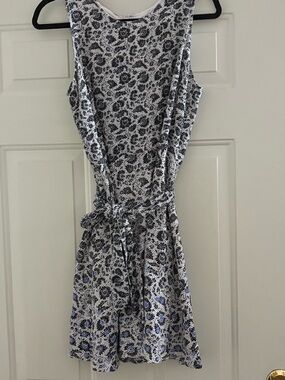 GAP Sleeveless Floral Tie-Waist Mini Dress in White and Navy